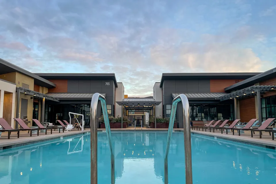 Pool resort jigsaw puzzle